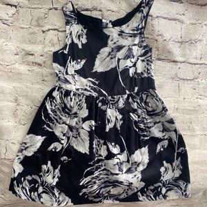 NWT Black and White Floral Sleeveless GapKids Dress Size S 6-7